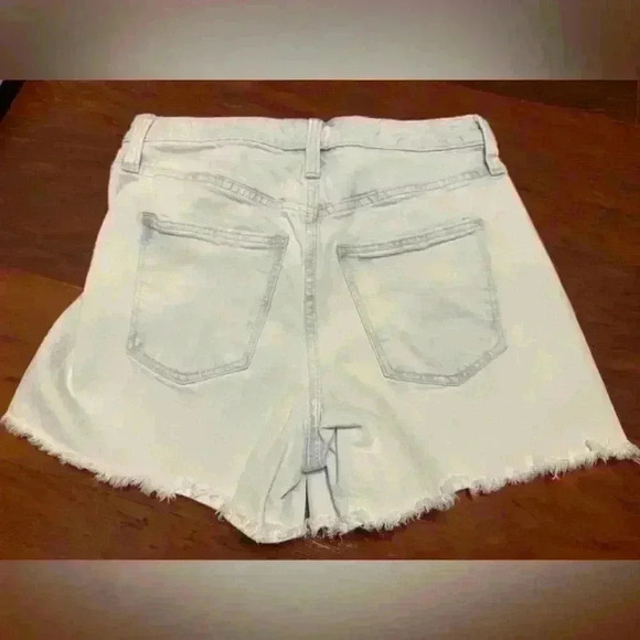 Universal Thread Vintage High Rise Midi
Stretch Denim Shorts sz 2 - Picture 6 of 6